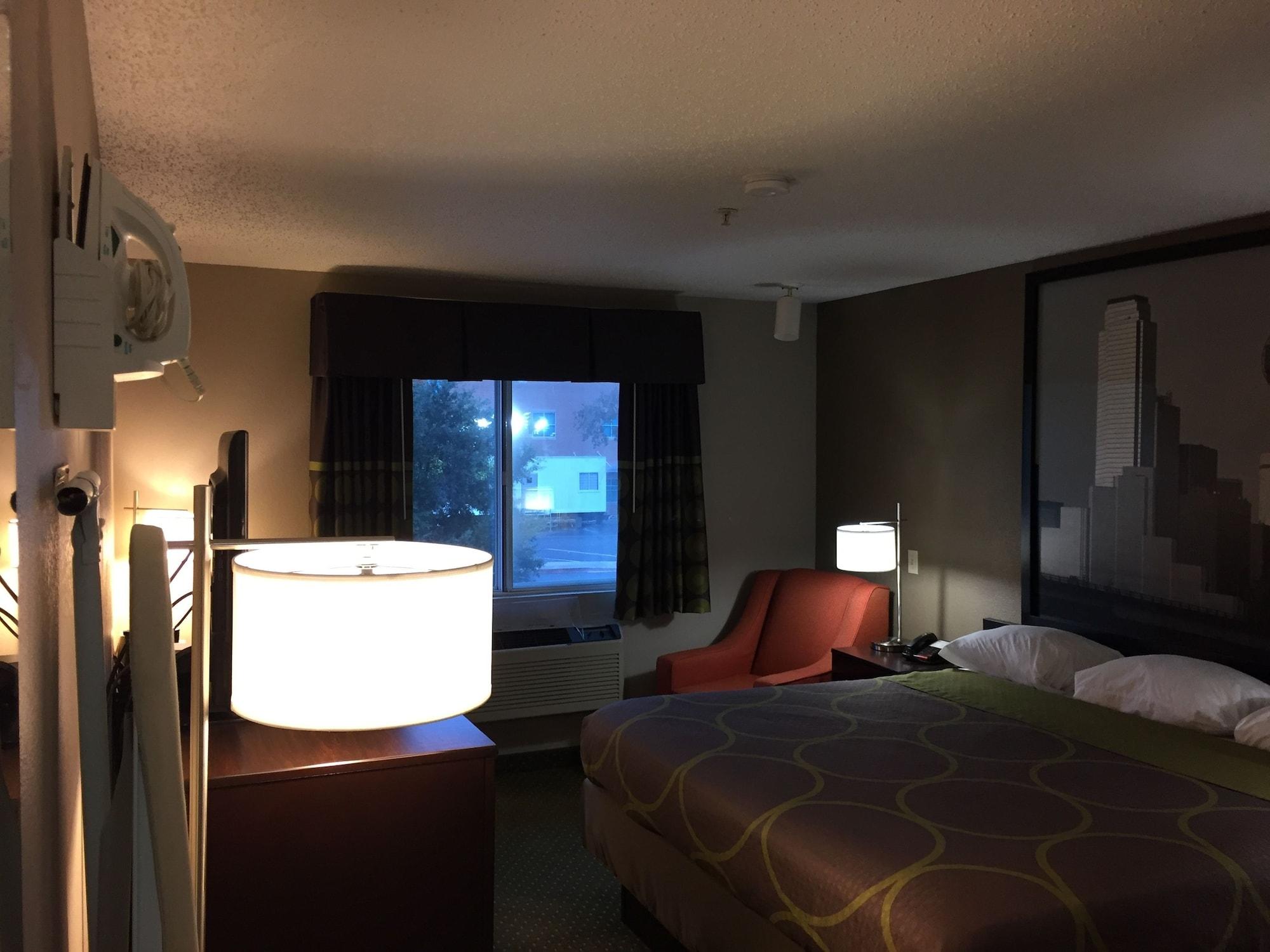 Super 8 By Wyndham Bedford Dfw Airport West Motel Eksteriør bilde