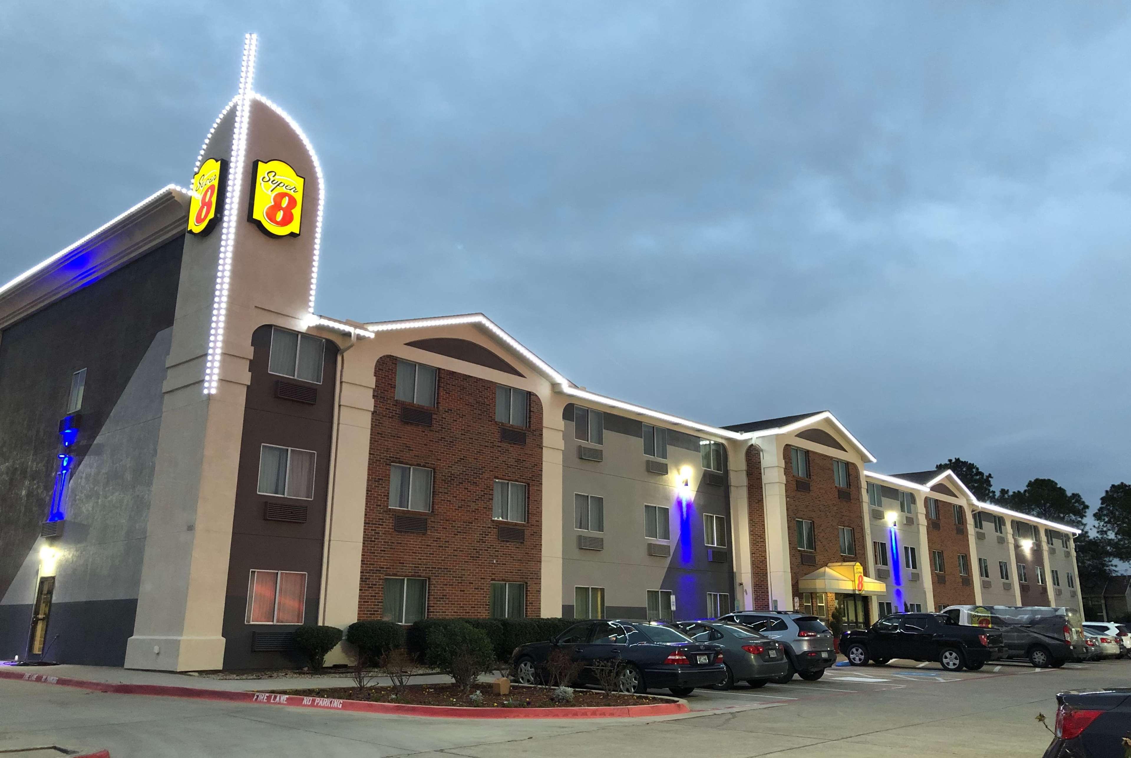 Super 8 By Wyndham Bedford Dfw Airport West Motel Eksteriør bilde