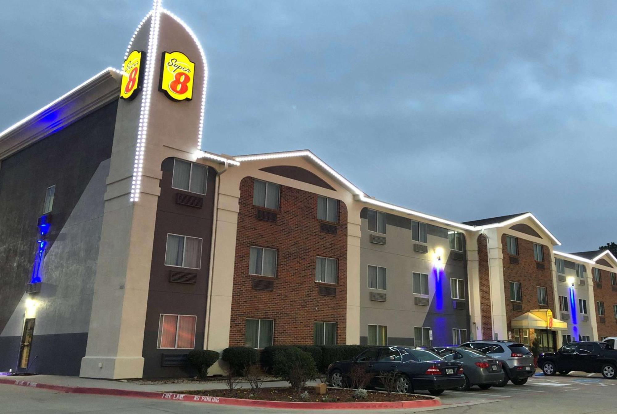 Super 8 By Wyndham Bedford Dfw Airport West Motel Eksteriør bilde