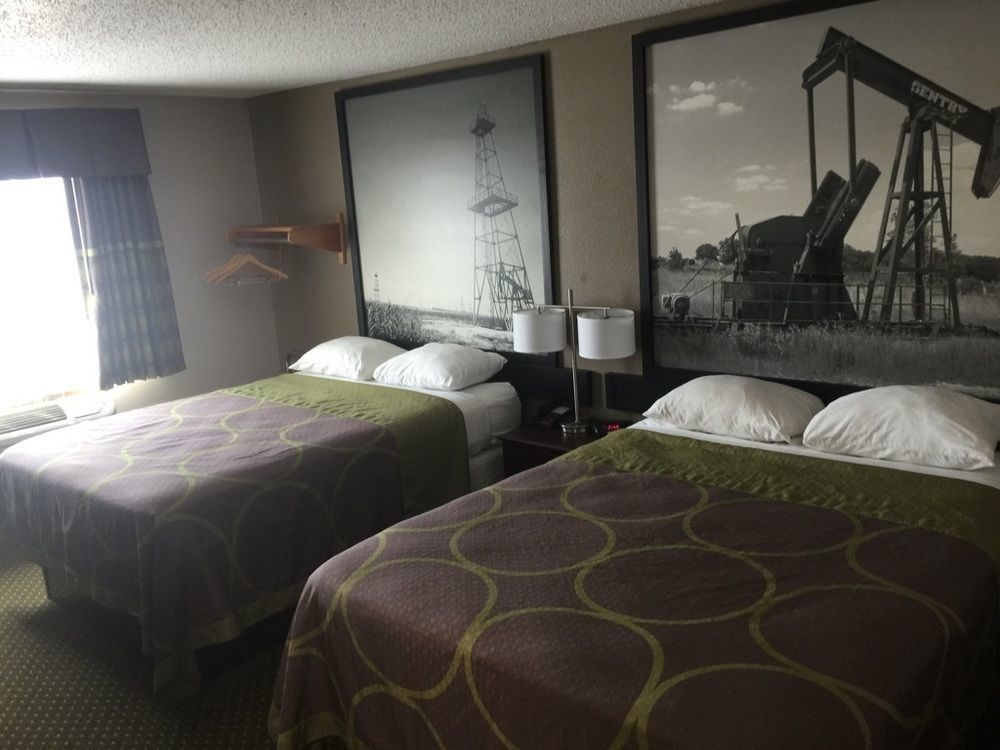 Super 8 By Wyndham Bedford Dfw Airport West Motel Eksteriør bilde