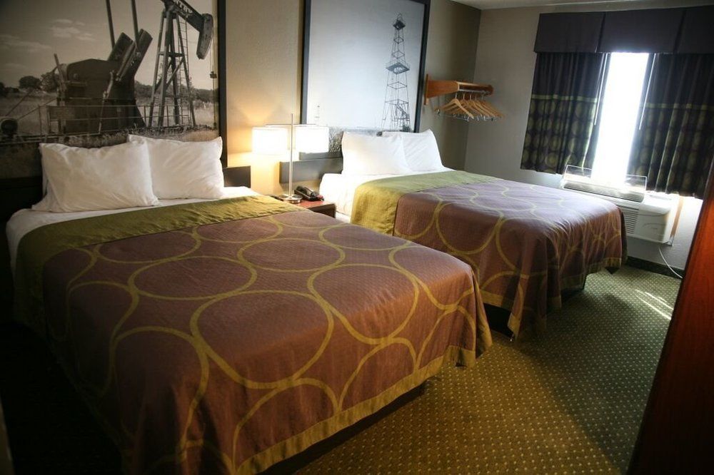 Super 8 By Wyndham Bedford Dfw Airport West Motel Eksteriør bilde